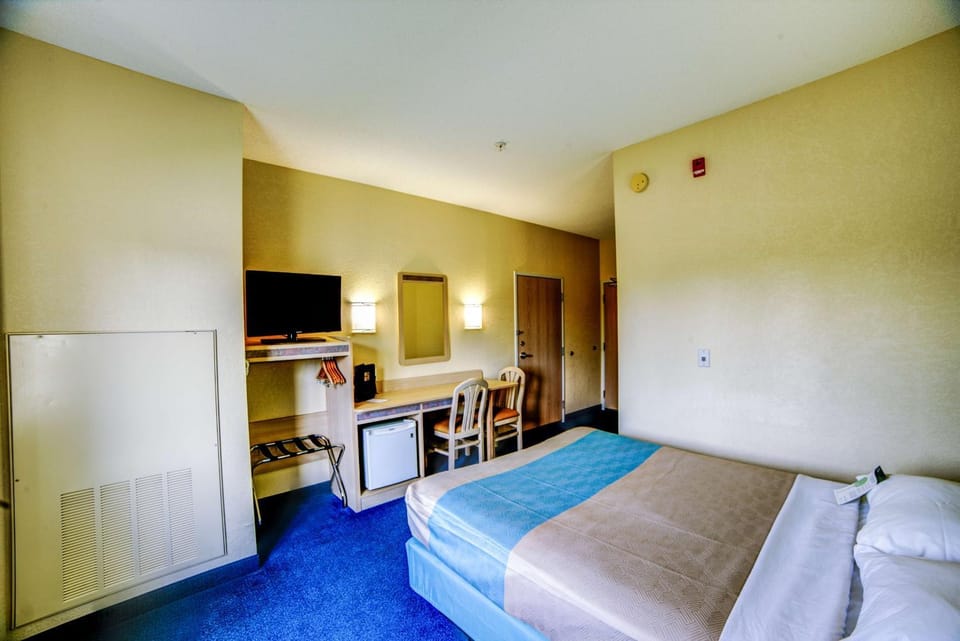 TV and multimedia, Bedroom, On site