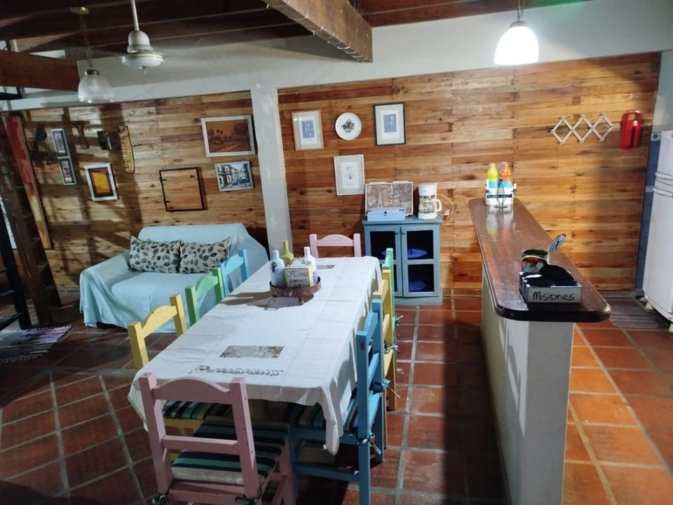 Bed, Coffee/tea facilities, Kitchen or kitchenette, Dining area, internet