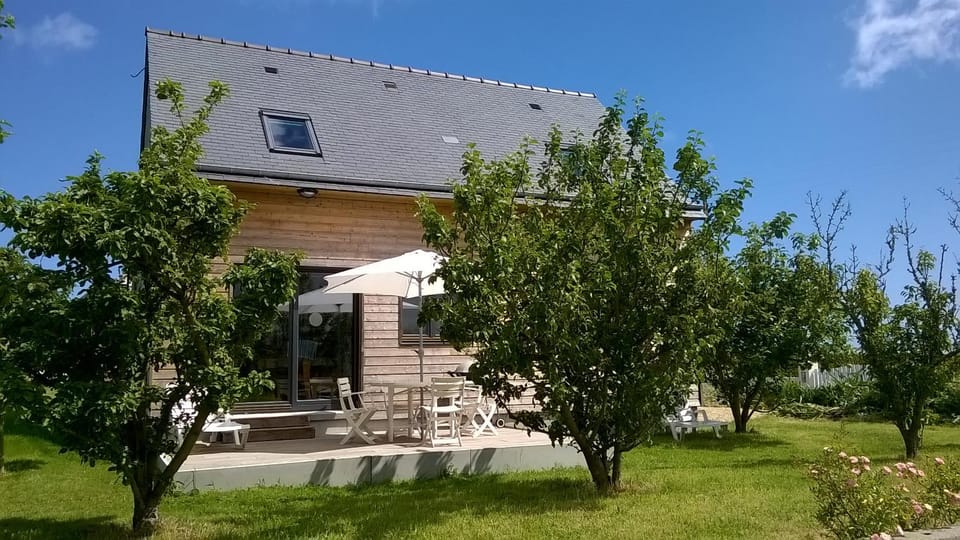 Property building, Patio, BBQ facilities, Garden, Garden view