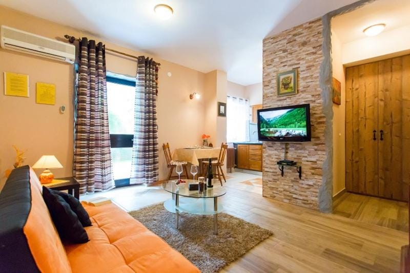 TV and multimedia, Living room, Seating area
