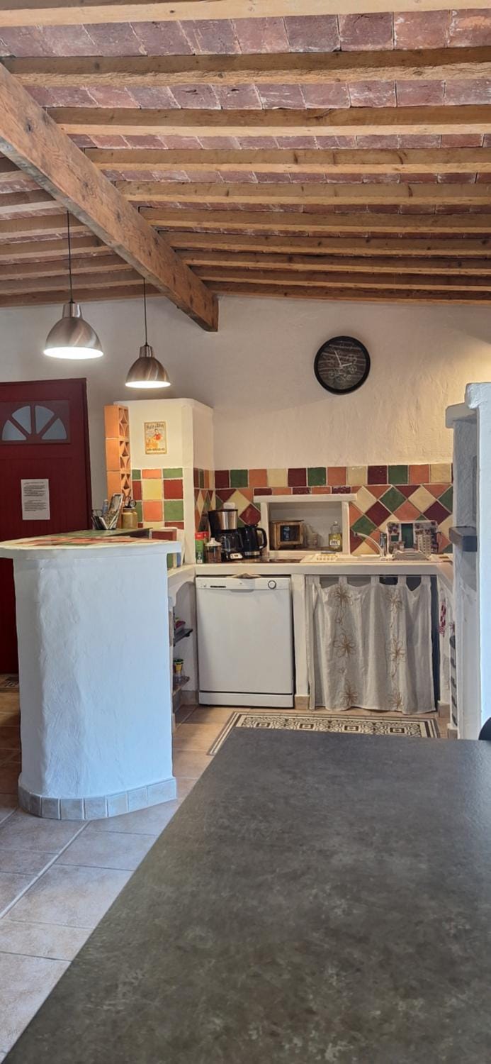 Coffee/tea facilities, Kitchen or kitchenette