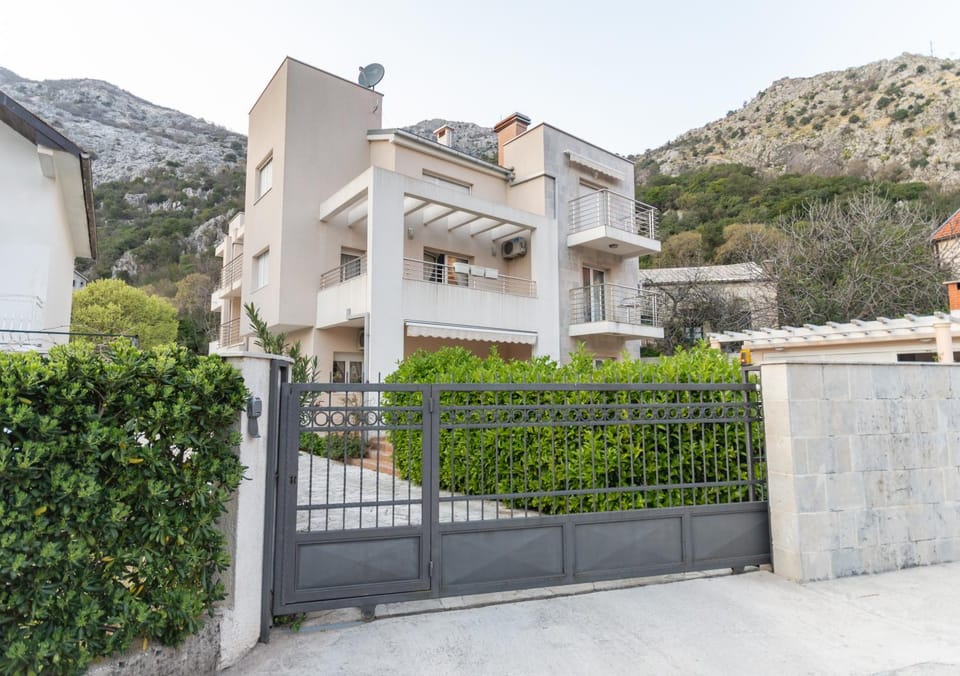 Property building, Balcony/Terrace