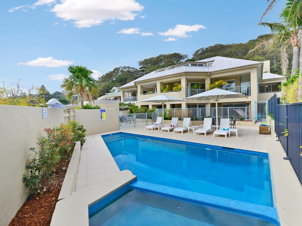 Property building, Pool view, Swimming pool, sunbed