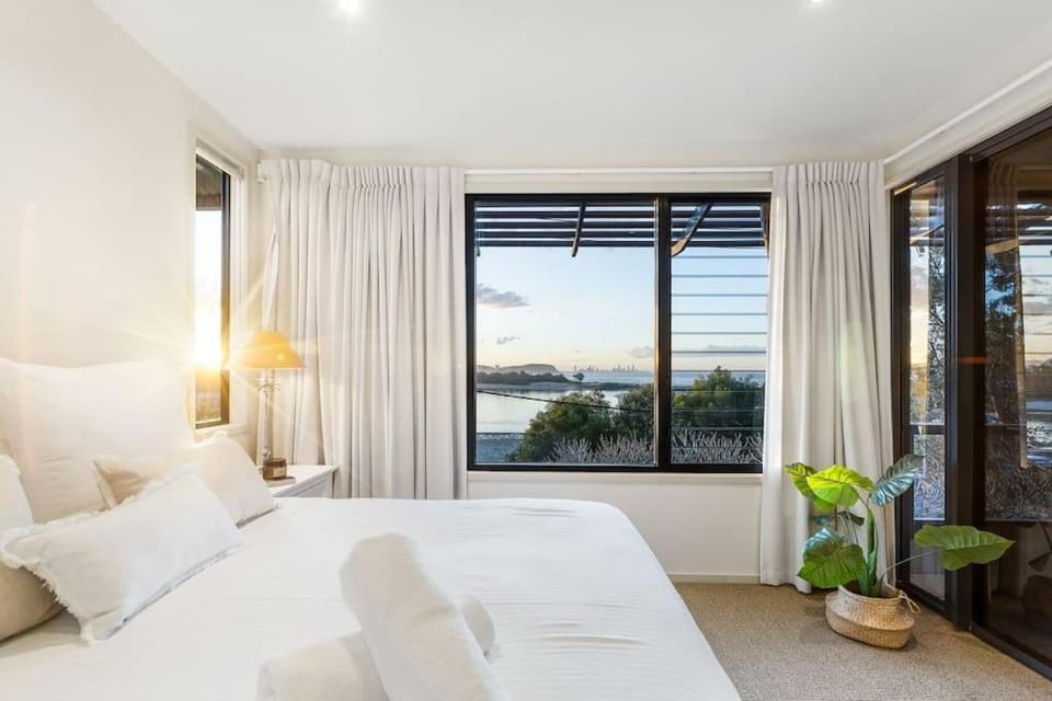 Currumbin Beachside Retreat House in Gold Coast