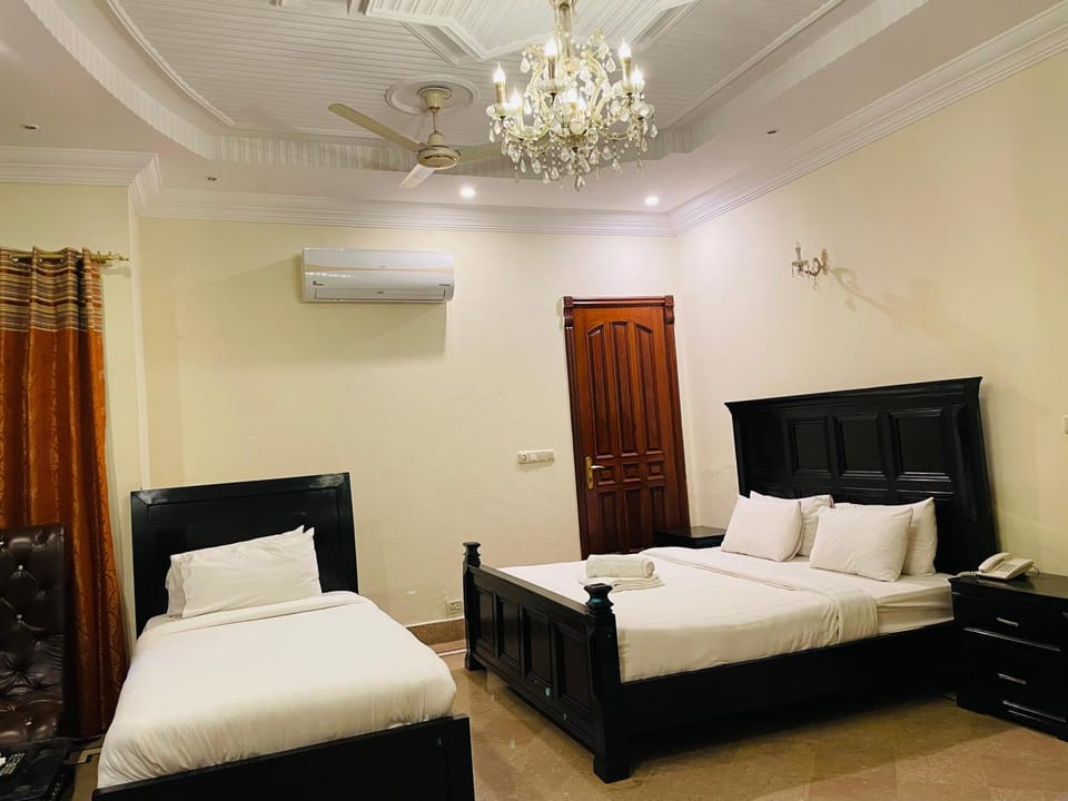 Bed, Photo of the whole room, Bedroom, air conditioner