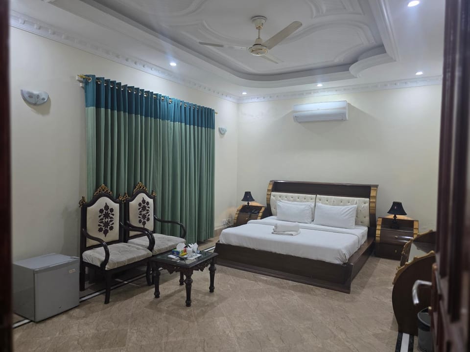 Bed, Photo of the whole room, Bedroom, air conditioner