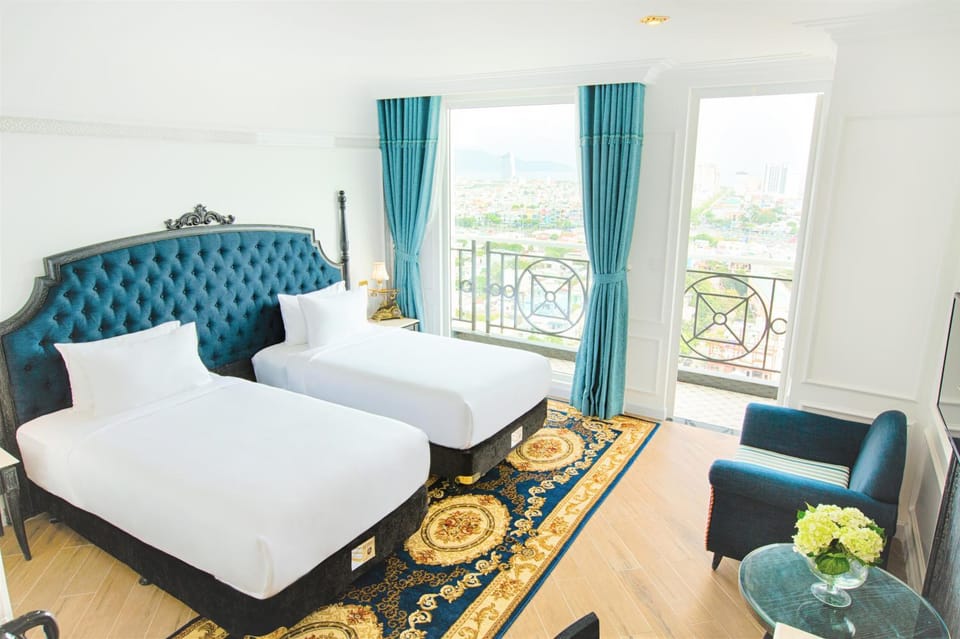 Photo of the whole room, Bedroom, River view