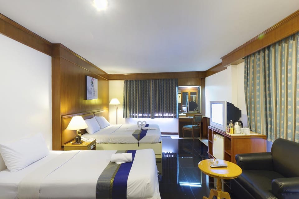 Bed, TV and multimedia, Photo of the whole room