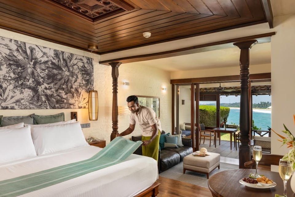 Sea view, room service