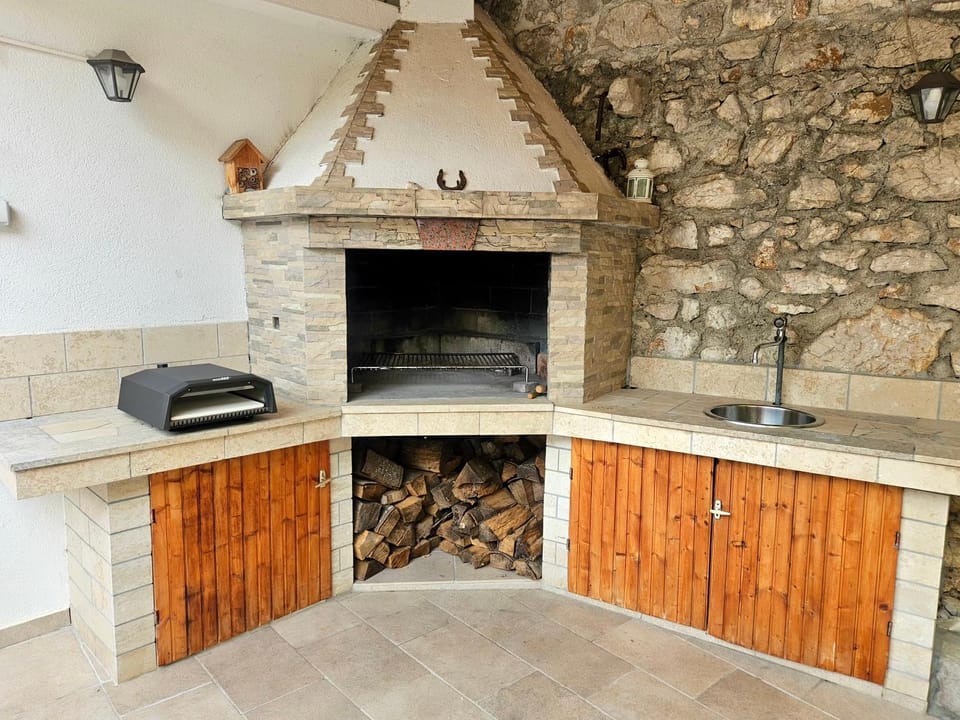 Property building, BBQ facilities, Garden, Kitchen or kitchenette