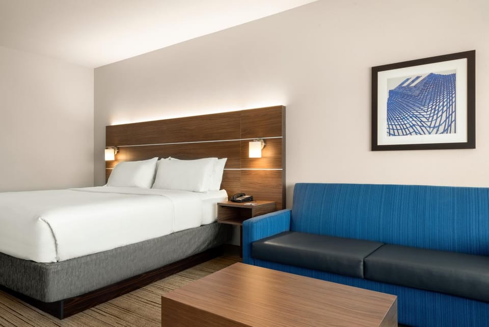 Bed, Seating area, Bedroom