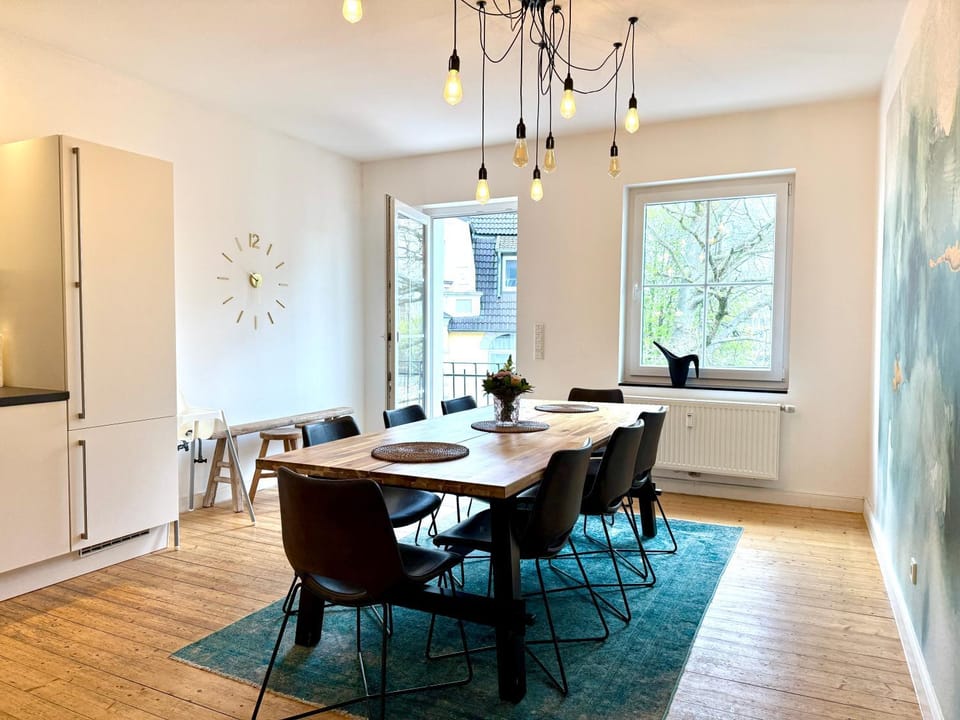 Kitchen or kitchenette, Seating area, Food, kitchen