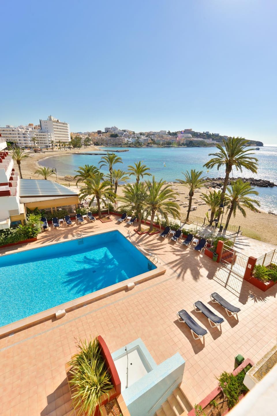 Area and facilities, Swimming pool, Swimming pool