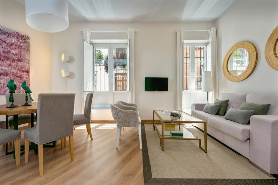 TV and multimedia, Living room, Other, Photo of the whole room, Seating area, Dining area, City view, Street view, Area and facilities