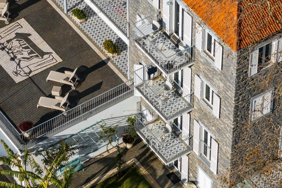 Property building, Patio, Day, Balcony/Terrace
