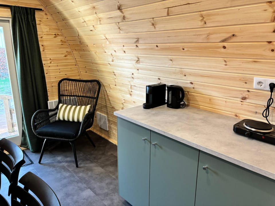 Kitchen or kitchenette, Living room, Seating area