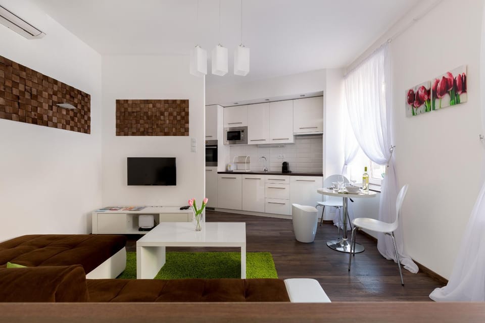Kitchen or kitchenette, Living room, Seating area