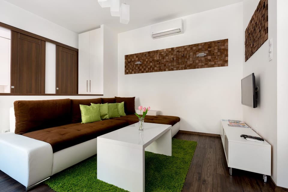 TV and multimedia, Living room, Seating area