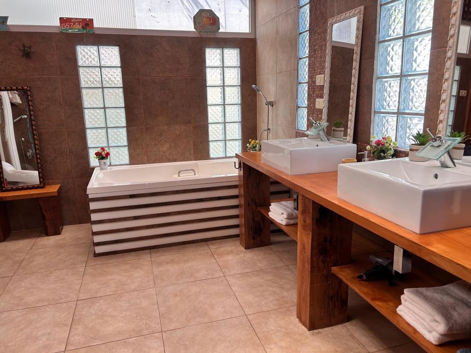 Hot Tub, Bathroom