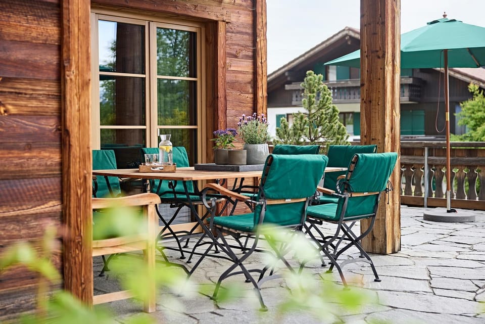 Garden, Seating area, Dining area, Garden view