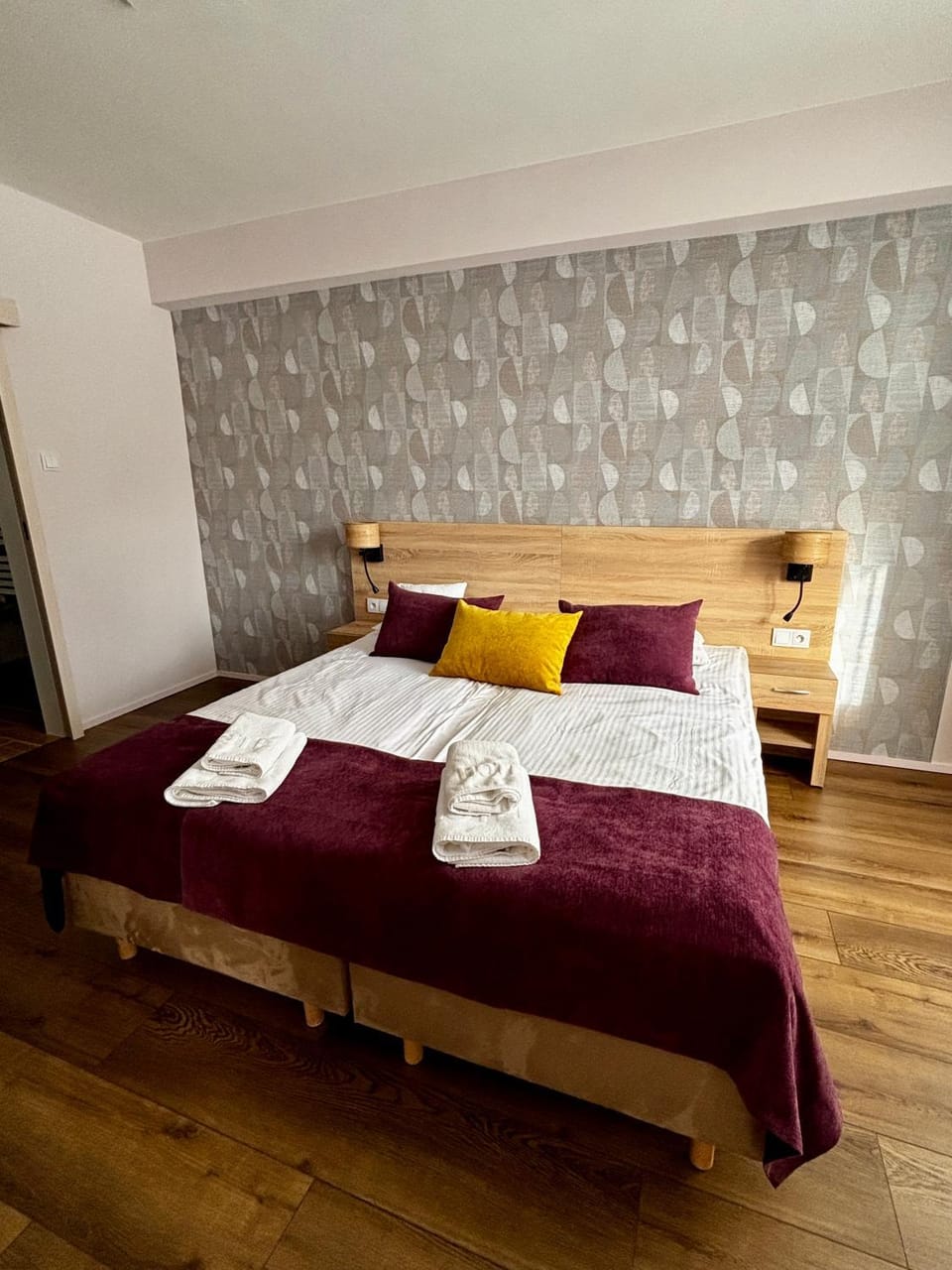 Bed, Photo of the whole room, Bedroom, towels