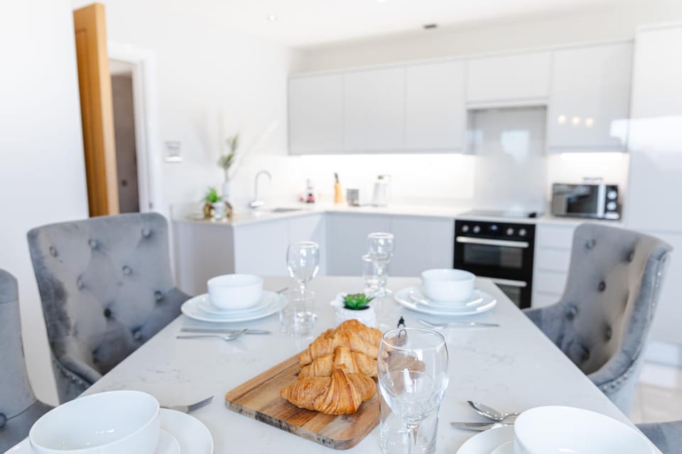Dining area, kitchen
