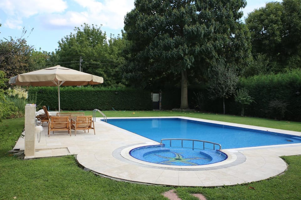 Swimming pool, Swimming pool