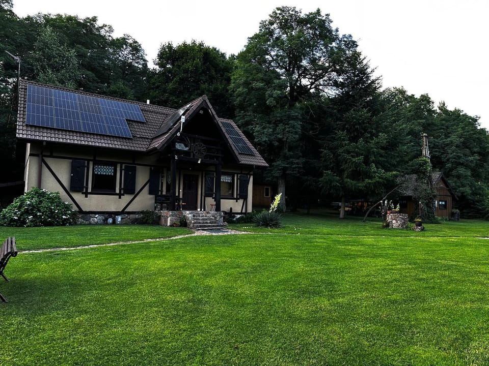 Property building, Day, Natural landscape, Garden, Garden view