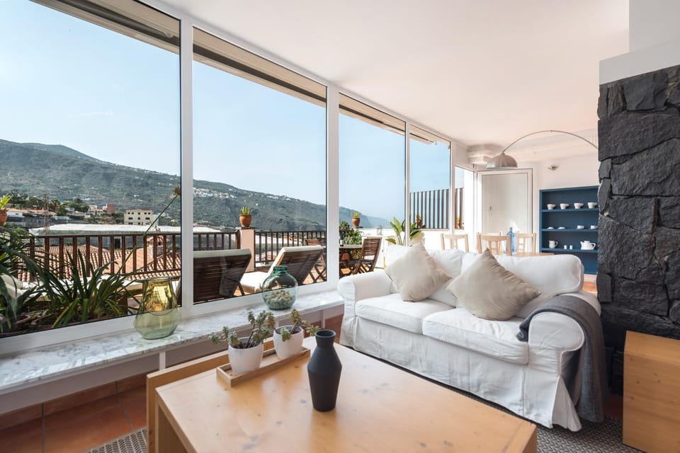Balcony/Terrace, Living room, Seating area, Mountain view