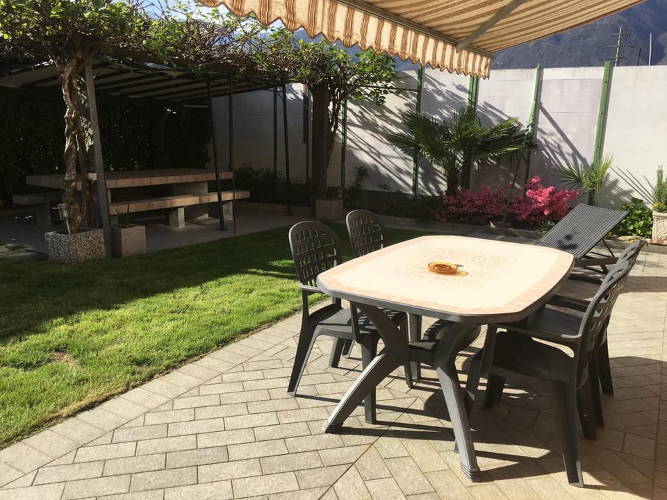 Neighbourhood, Garden, Garden view