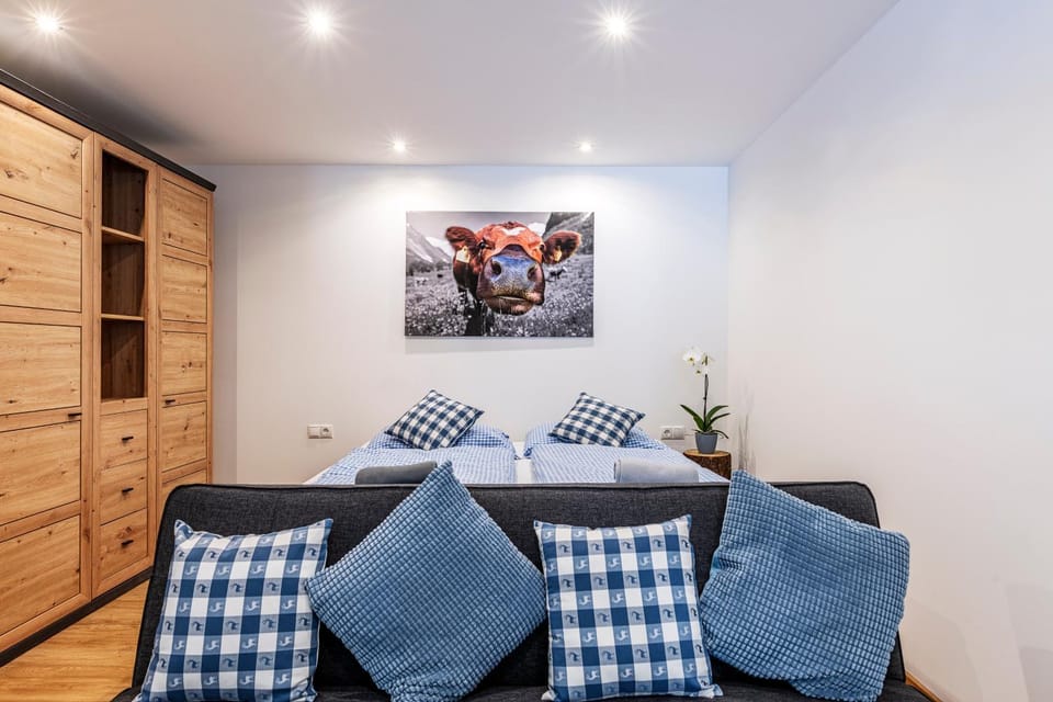 Bed, Seating area, Bedroom