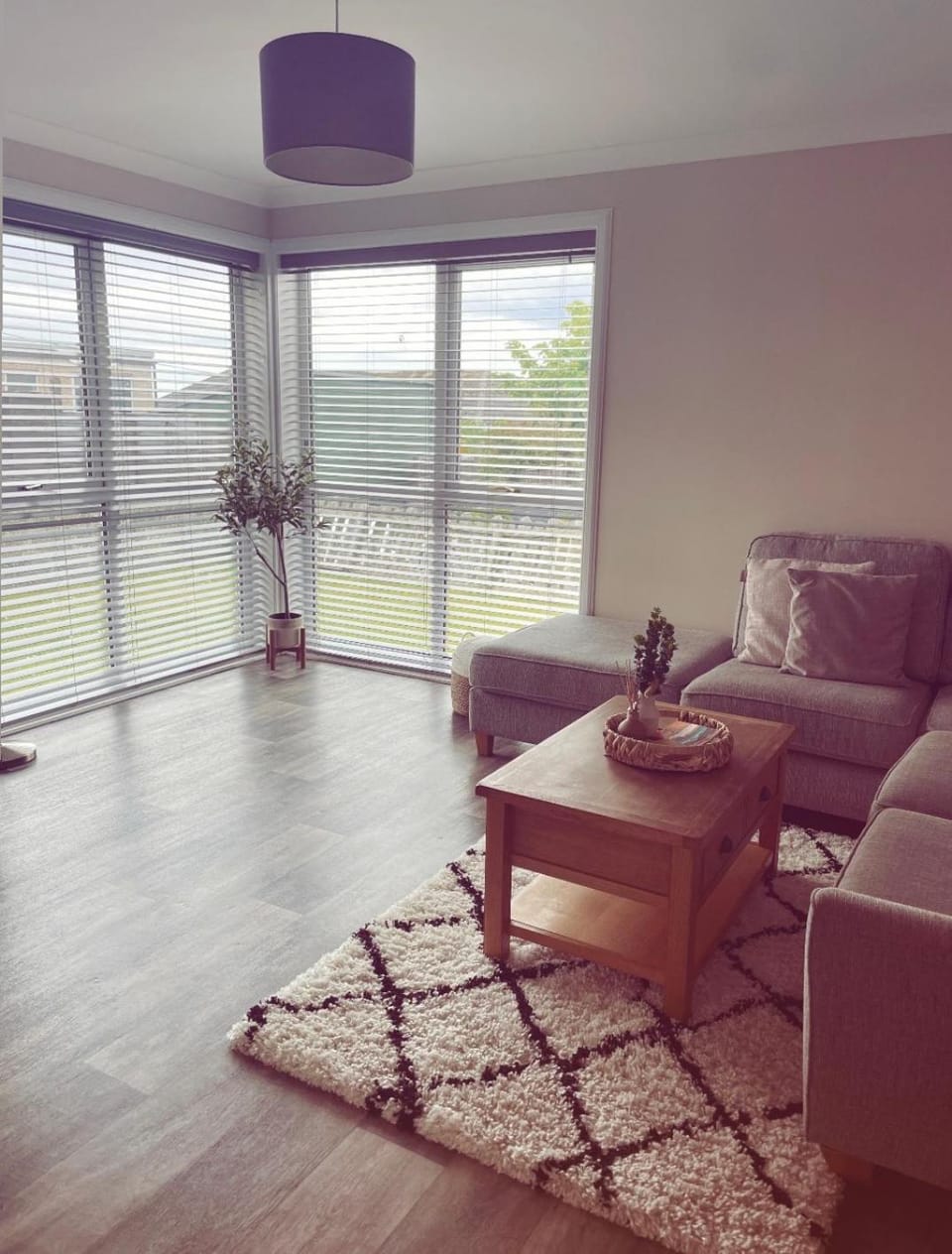 Malva - Modern 2 Bedroom Bungalow in Wick Sleeps 4 with private parking - NC500 Route House in Wick