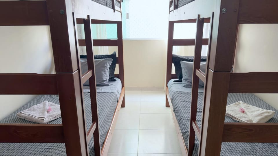 Bedroom, bunk bed