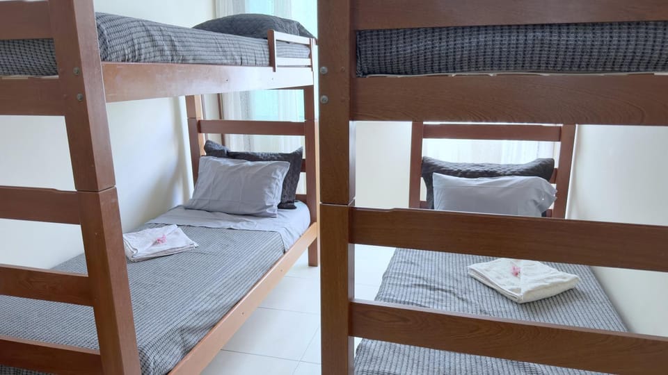 Bedroom, bunk bed