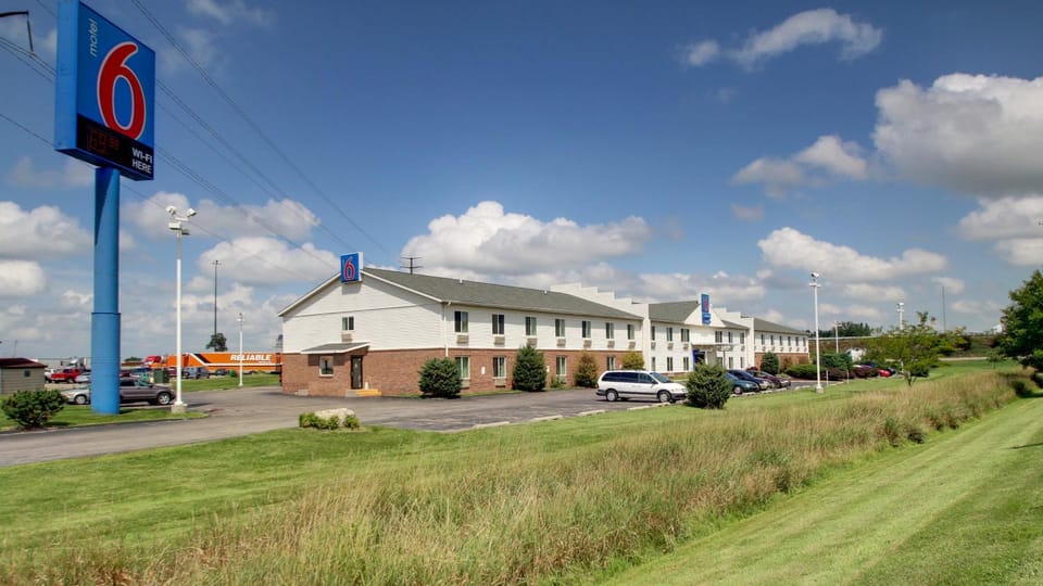 Property building, Day, Garden