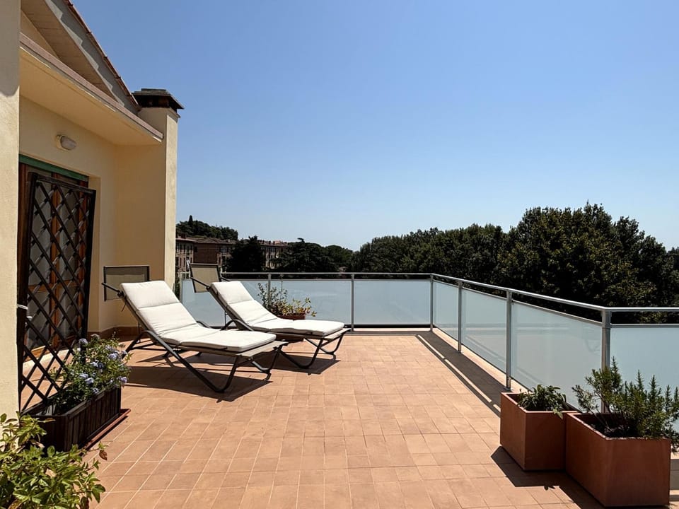 Solarium, View (from property/room), View (from property/room), Balcony/Terrace, City view, City view, sunbed