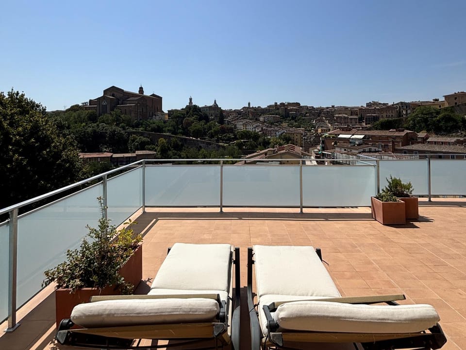 Solarium, Balcony/Terrace, City view, City view, Landmark view, Landmark view, sunbed
