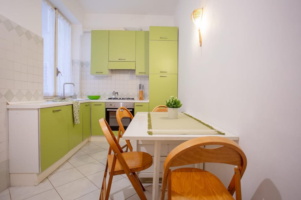Kitchen or kitchenette, Dining area, stove