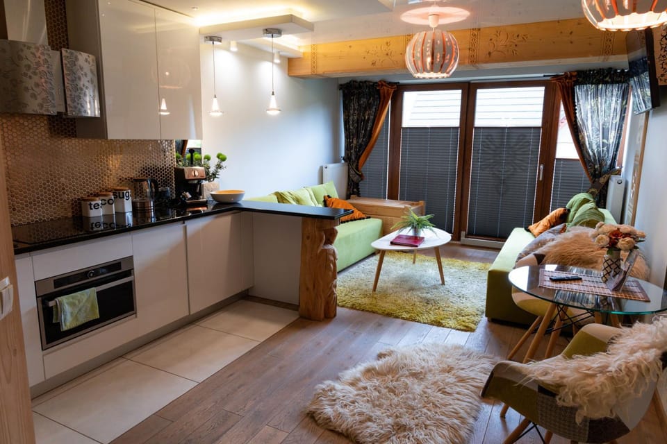 Bed, Kitchen or kitchenette, Living room, Seating area