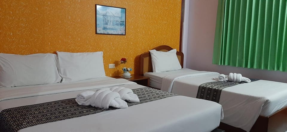 Bed, Bedroom, towels