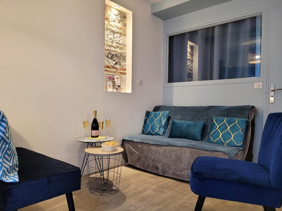 TV and multimedia, Seating area