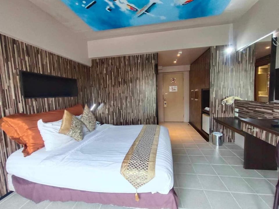 Bed, TV and multimedia, Photo of the whole room, Bedroom, wardrobe