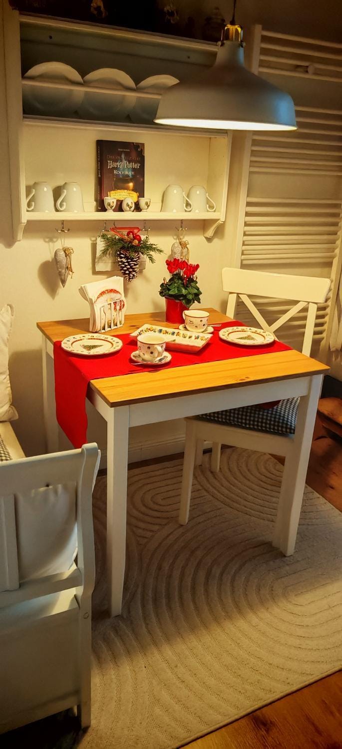 Dining area, Food