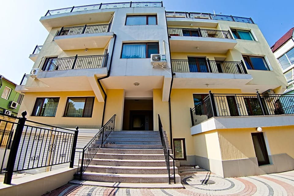 Property building, Day