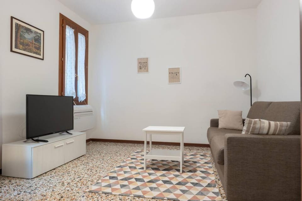 Ca Riolfo by Venicevillas, Rialto Apartment in San Marco