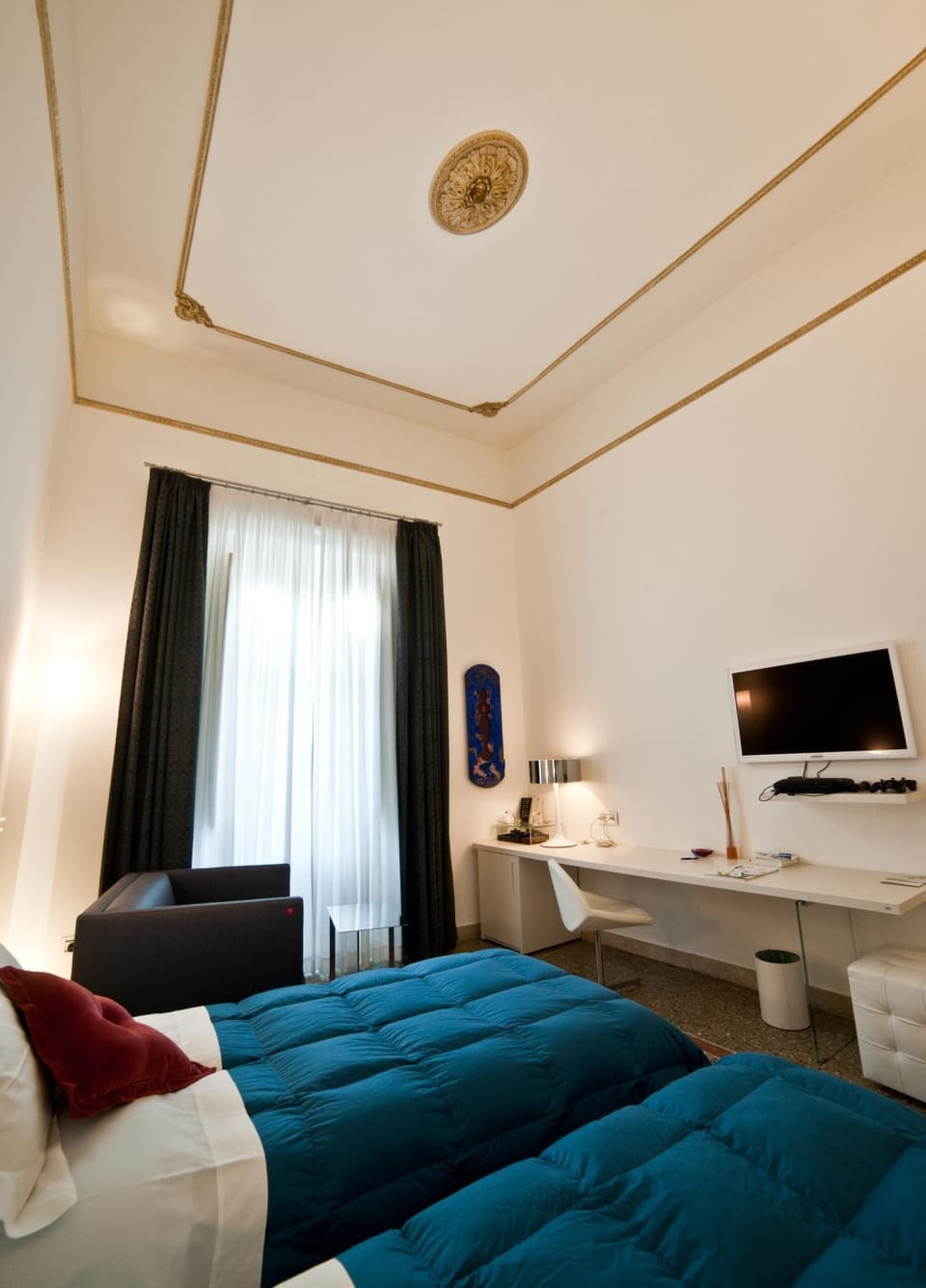 Day, Photo of the whole room
