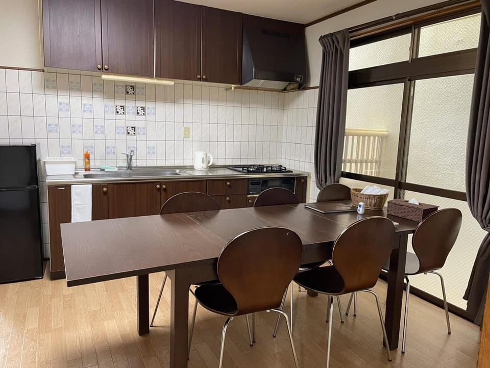 Kitchen or kitchenette, Dining area, stove