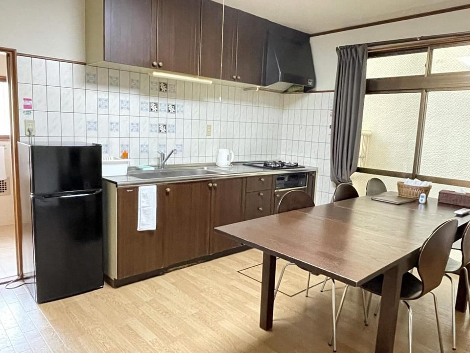 Kitchen or kitchenette, Dining area, stove