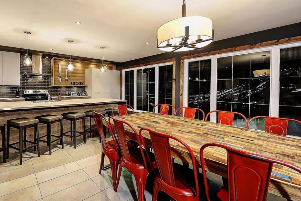 Le Sto Shack 25 Chemin Blanc by Les Chalets Alpins Chalet in Quebec