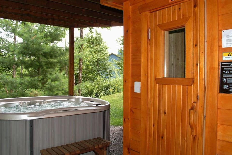 Hot Tub, Sauna